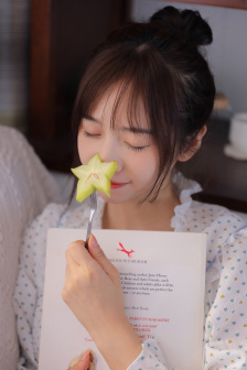 美丽的姑娘观看视频